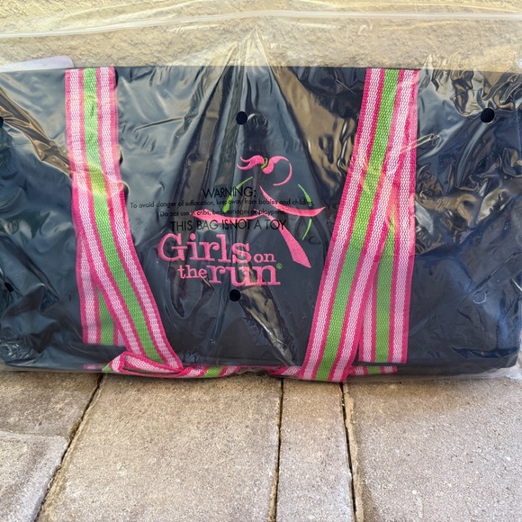 Girls On The Run Navy Medium Utility Tote: Thirty-One - Picture 9 of 9